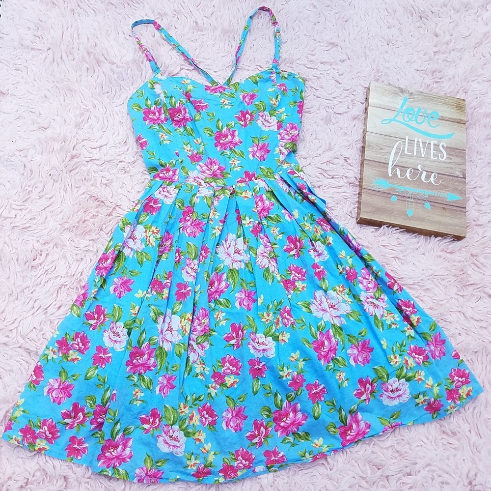 I LOVE H81 Dress Light Blue Pleats Floral Criss Cross Back Size Medium - Picture 7 of 8